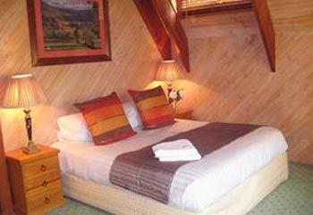 Mt Tamborine Stonehaven Manor Guest house 4*