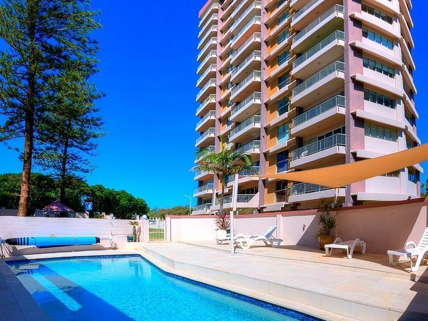 Narrowneck Court 4*