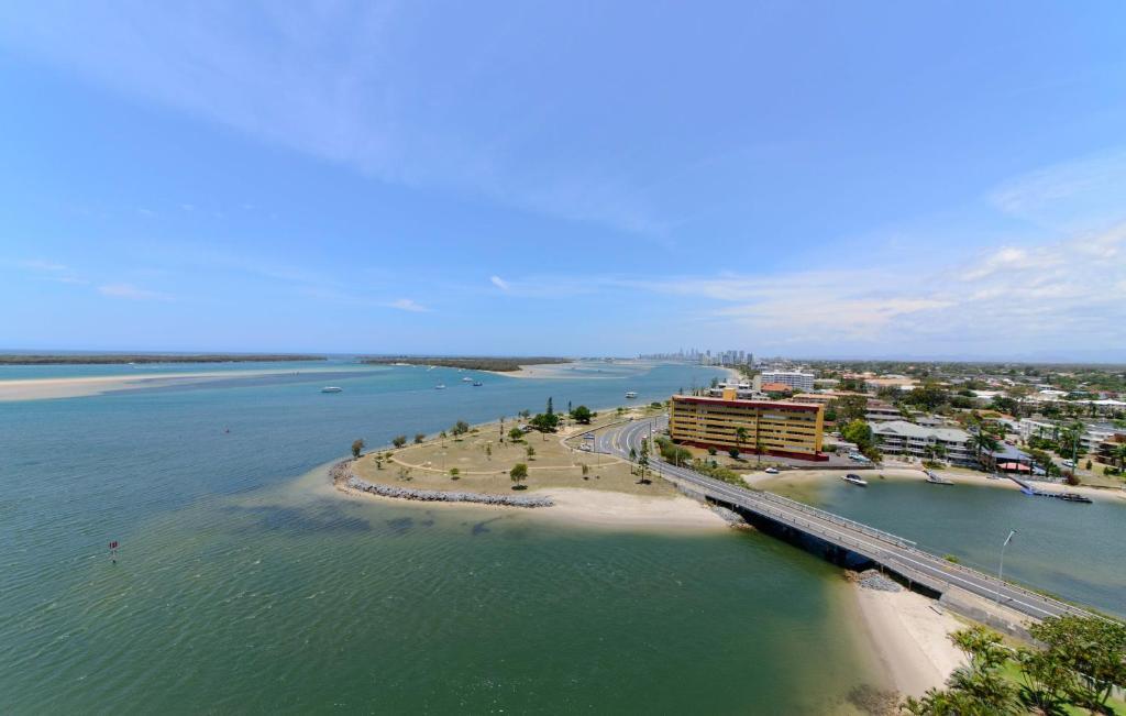 Broadwater Shores Waterfront Aparthotel 3*