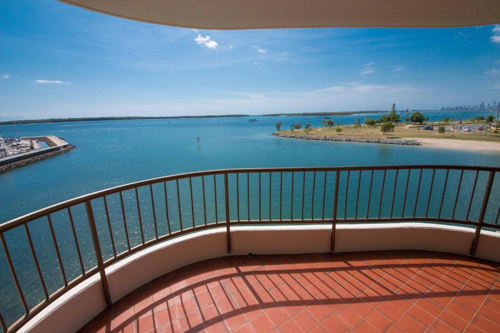 Broadwater Shores Waterfront 3* Gold Coast