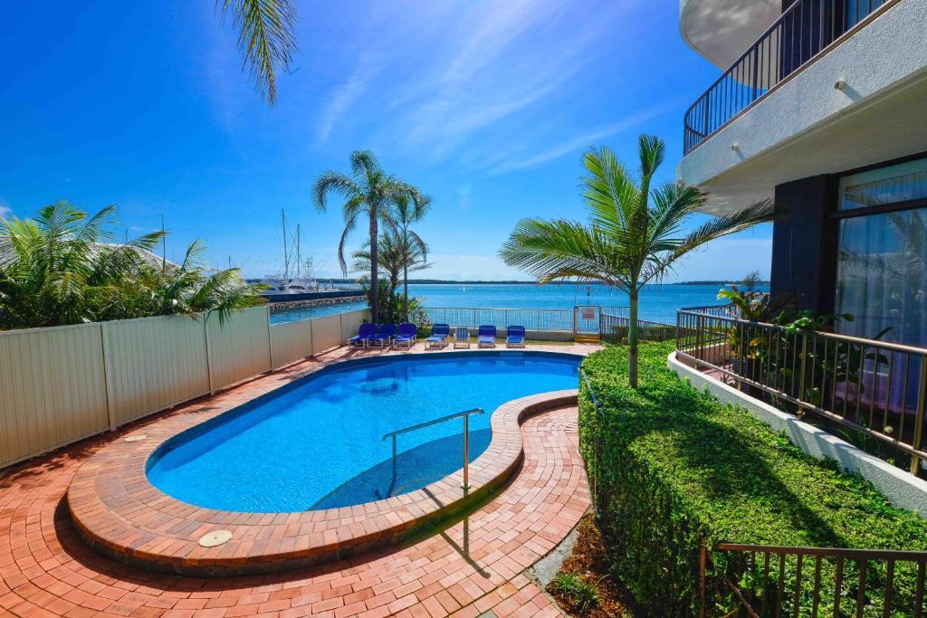 Broadwater Shores Waterfront Gold Coast