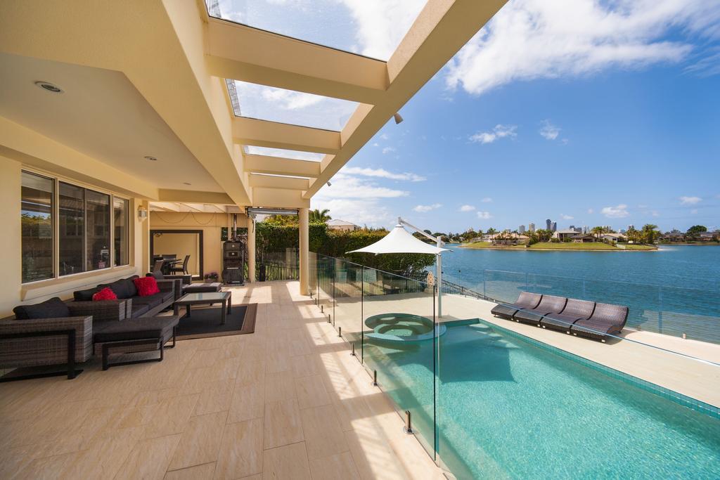 Broadbeach Waterfront Holiday House *
