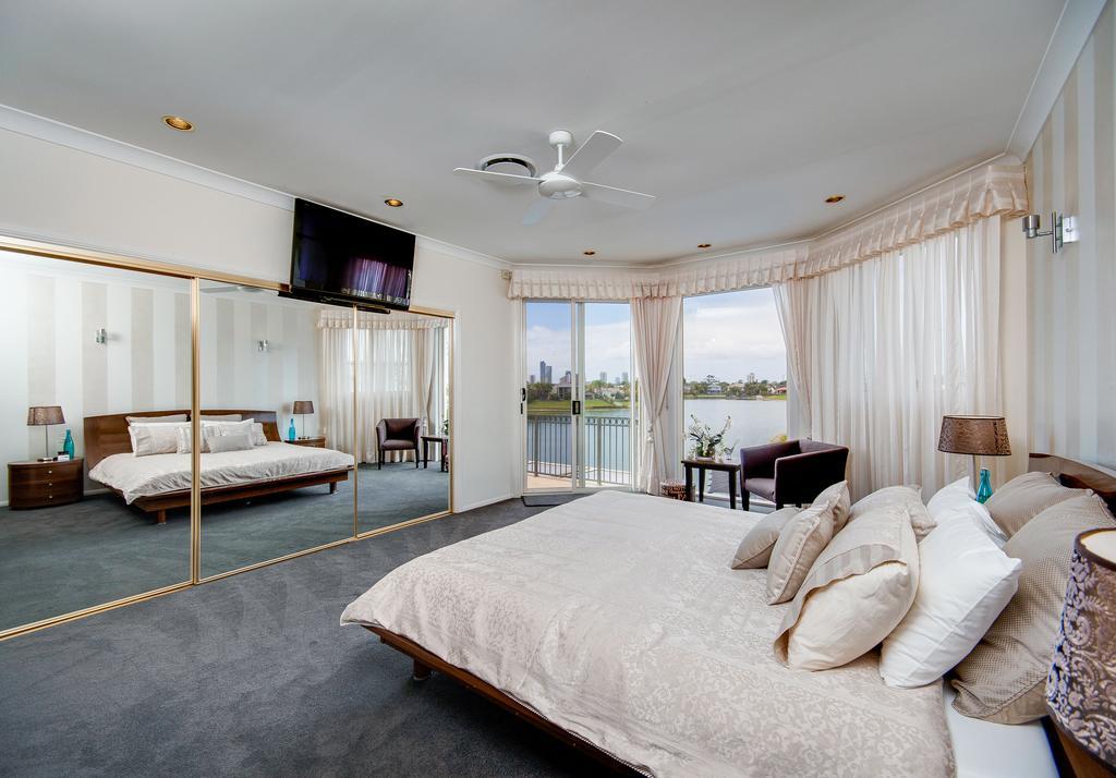 Holiday home Broadbeach Waterfront Holiday House Gold Coast