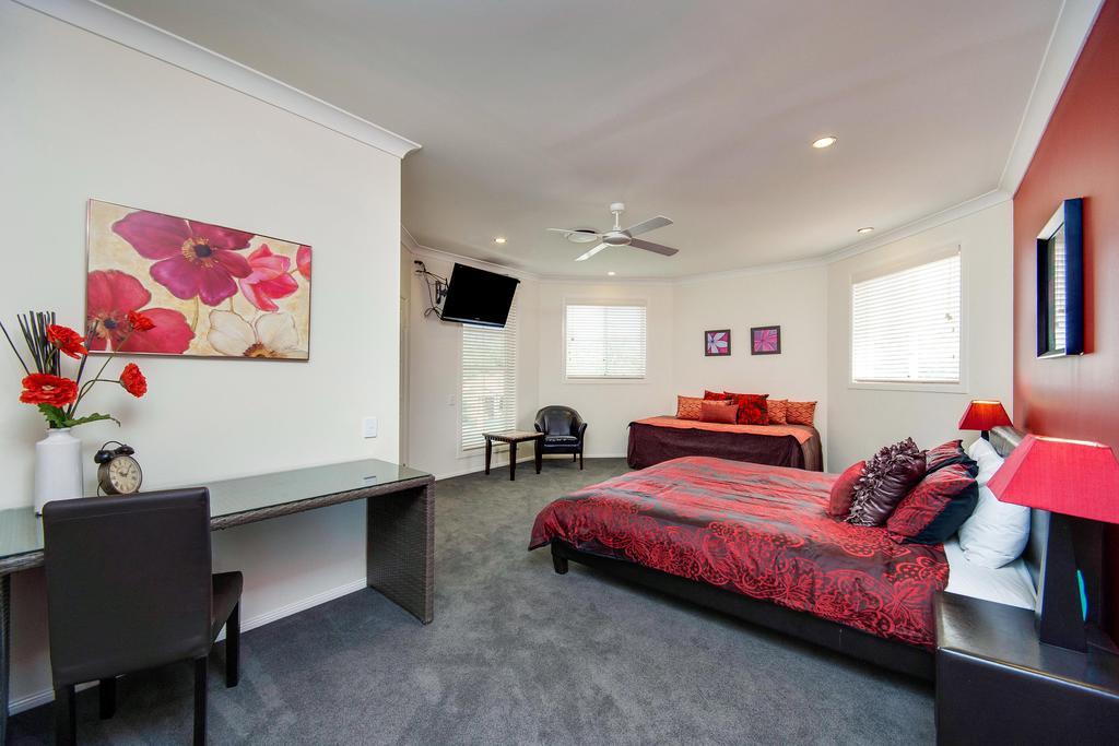 Broadbeach Waterfront Holiday House Holiday home Gold Coast
