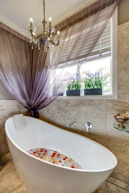 Broadbeach Waterfront Holiday House Gold Coast