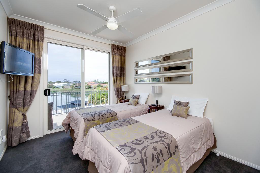 Broadbeach Waterfront Holiday House *