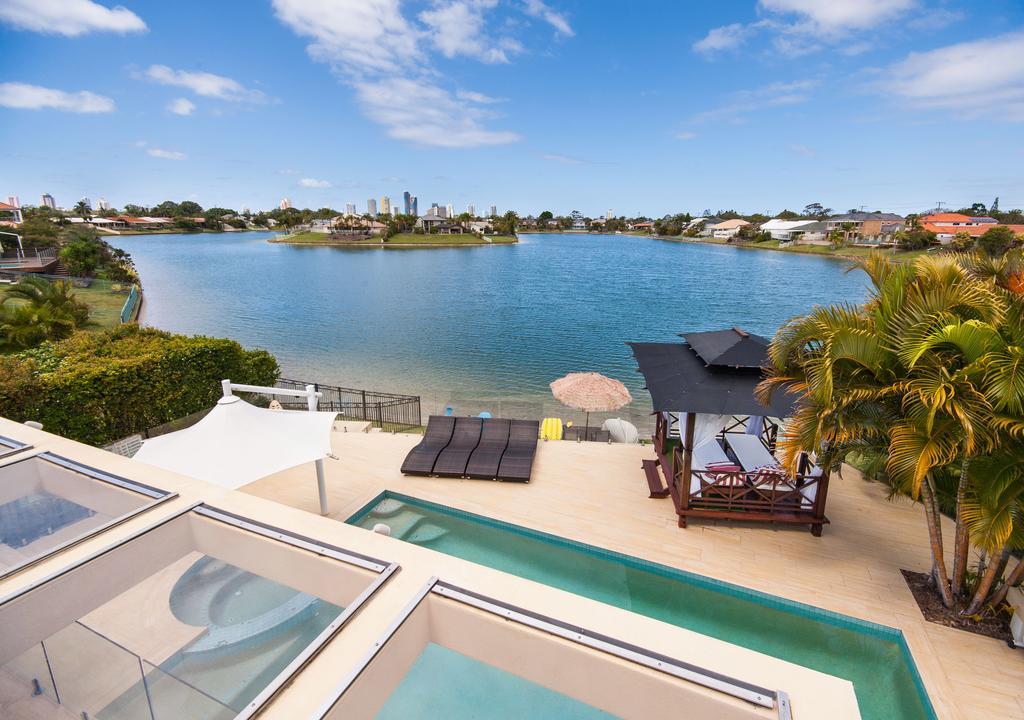 Broadbeach Waterfront Holiday House * Gold Coast