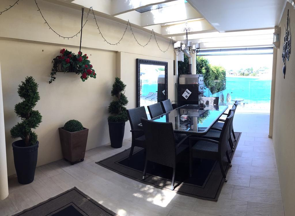 Broadbeach Waterfront Holiday House Holiday home