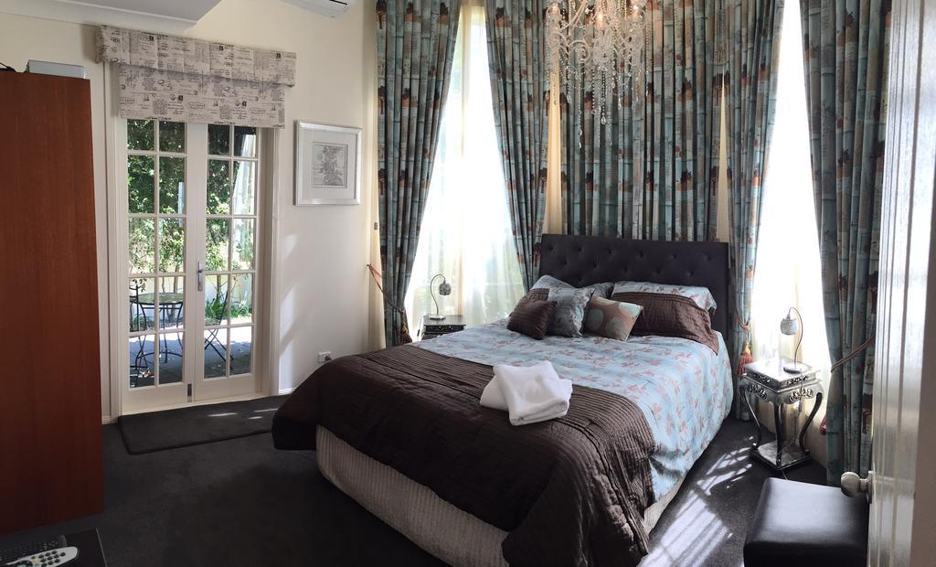 Broadbeach Waterfront Holiday House *