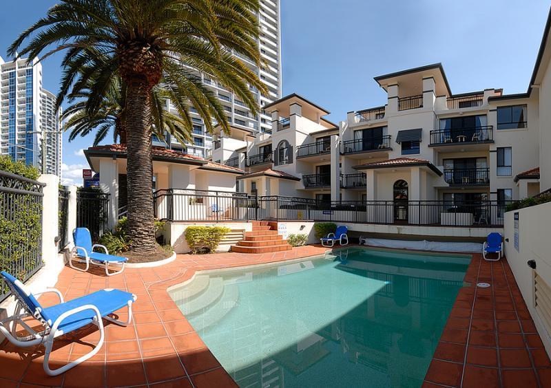 Island Aparthotel 3*