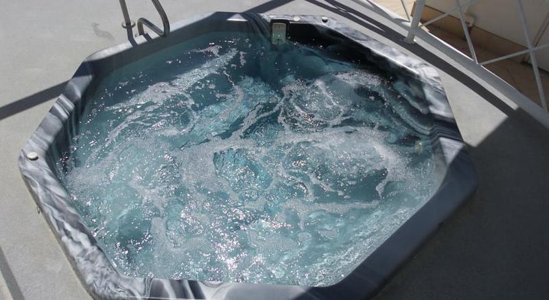 Aparthotel The Ritz Heated Pool 4*