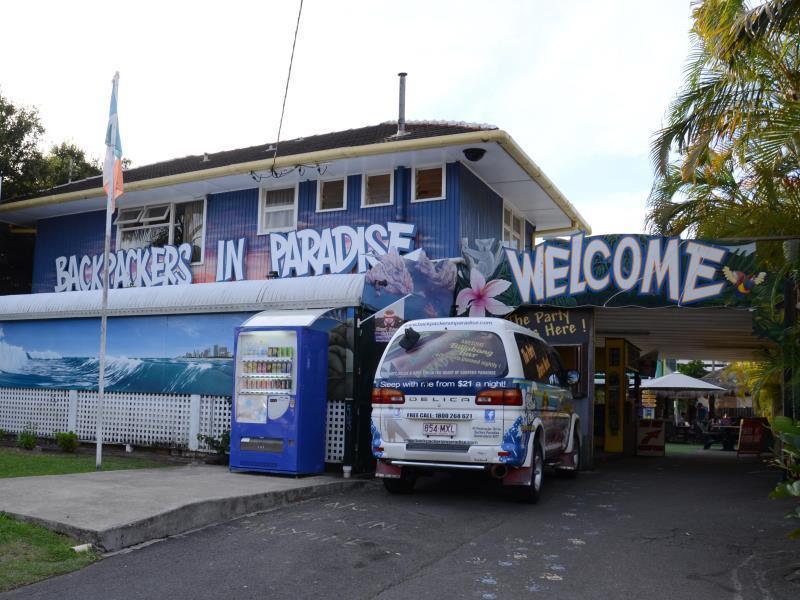 Backpackers In Paradise 18-35