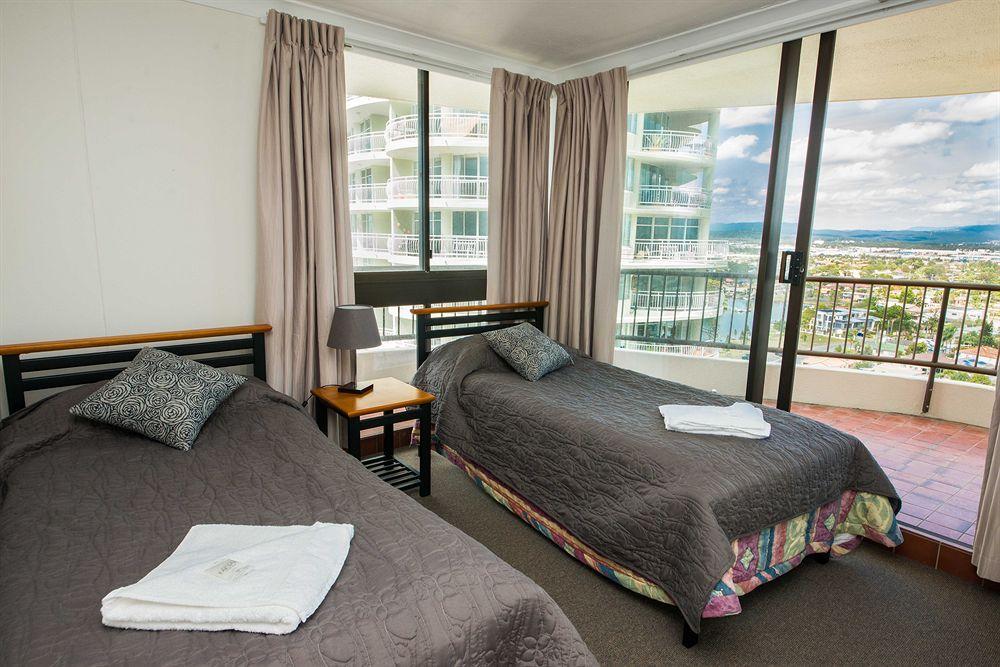 Broadwater Shores Waterfront 3*
