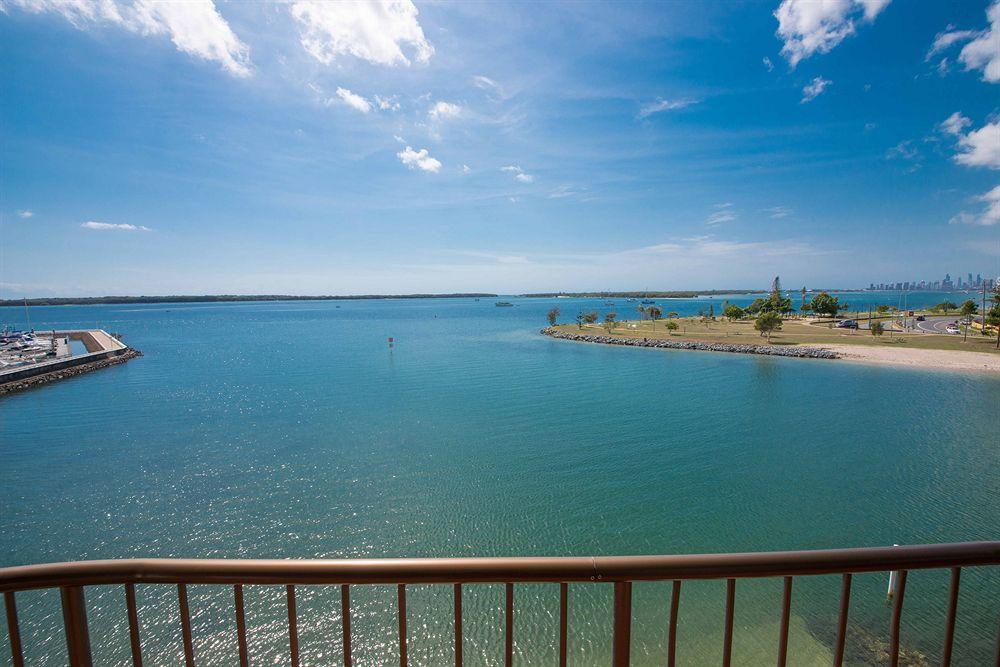 Broadwater Shores Waterfront Aparthotel