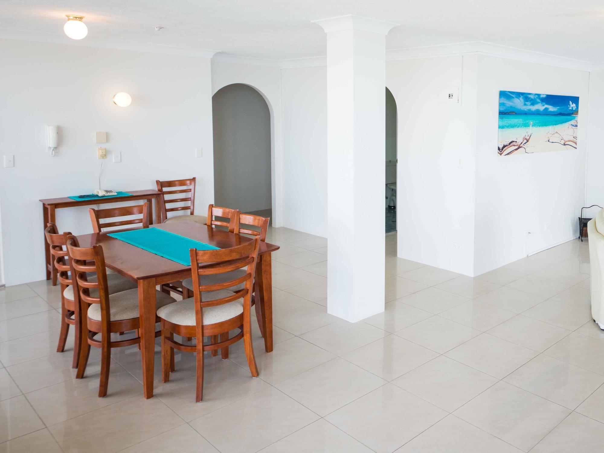 Broadwater Shores Waterfront Aparthotel 3*