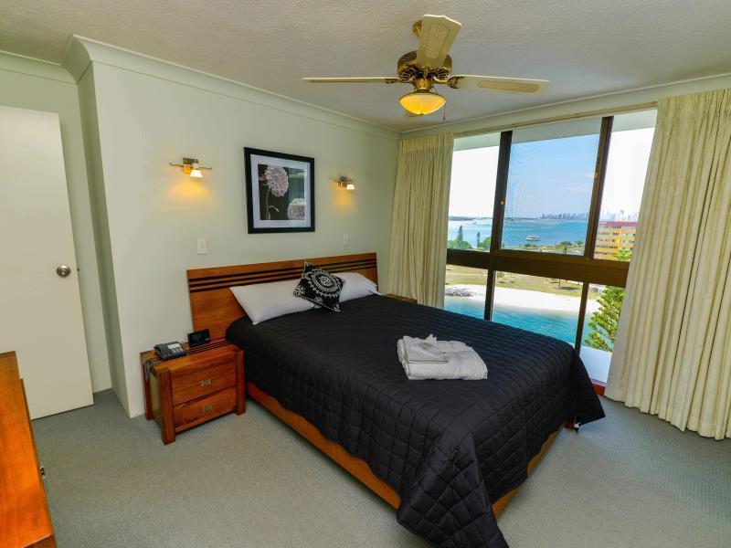 Broadwater Shores Waterfront Aparthotel