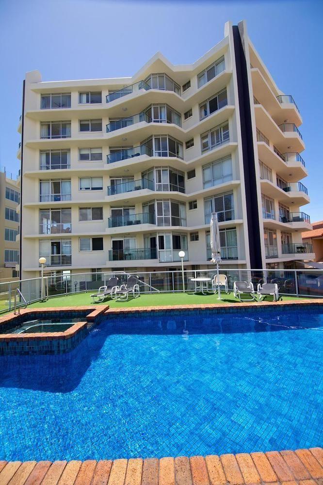Foreshore Beachfront Aparthotel Gold Coast