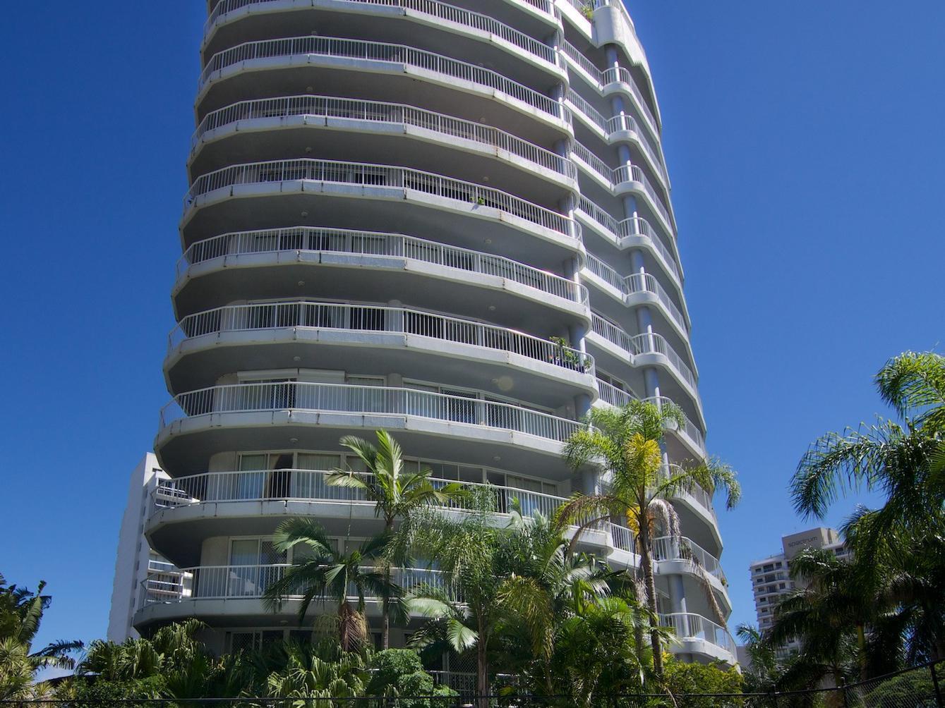 Surfers Mayfair 3*