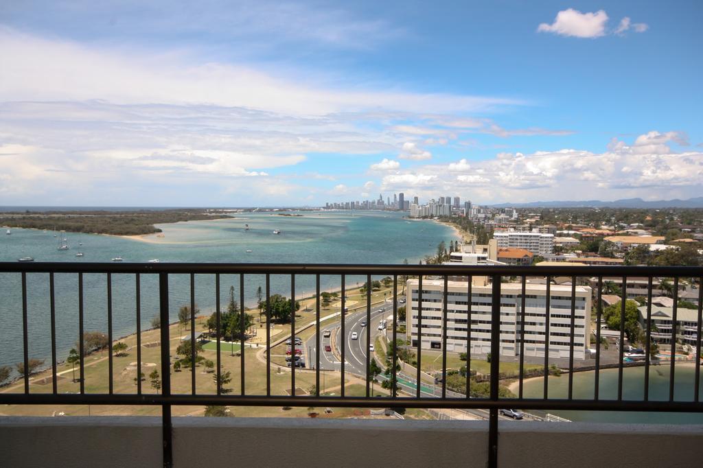 Broadwater Shores Waterfront Aparthotel