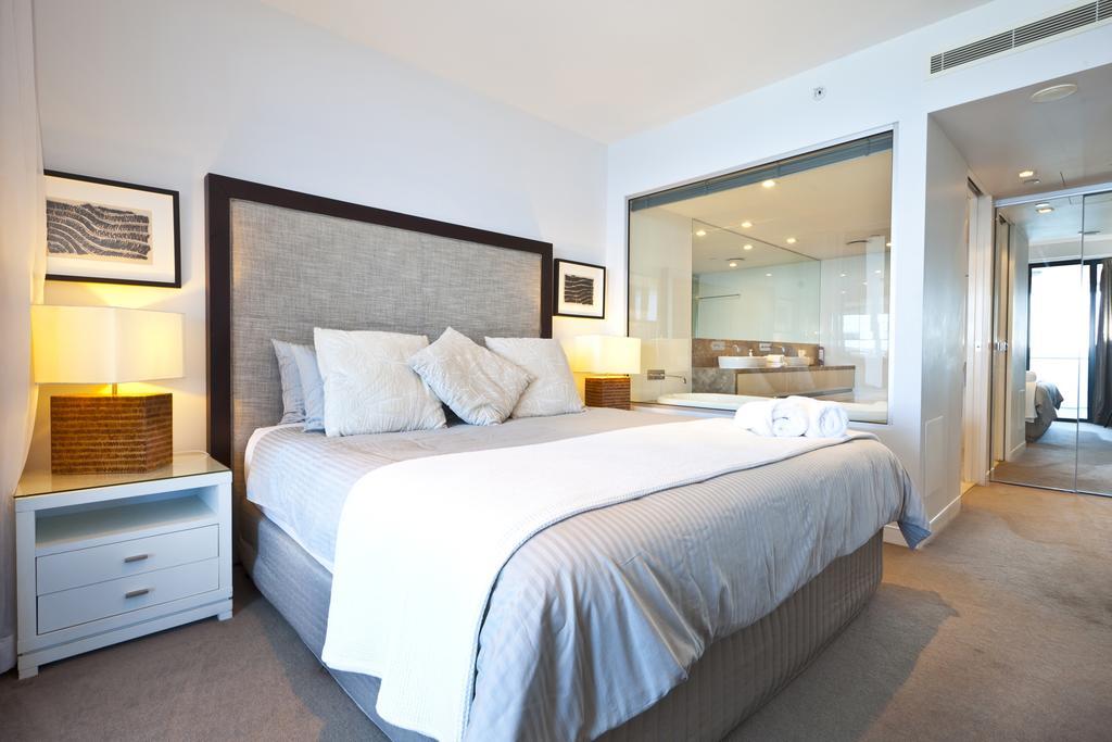 8 The Esplanade Surfers Paradise * Gold Coast