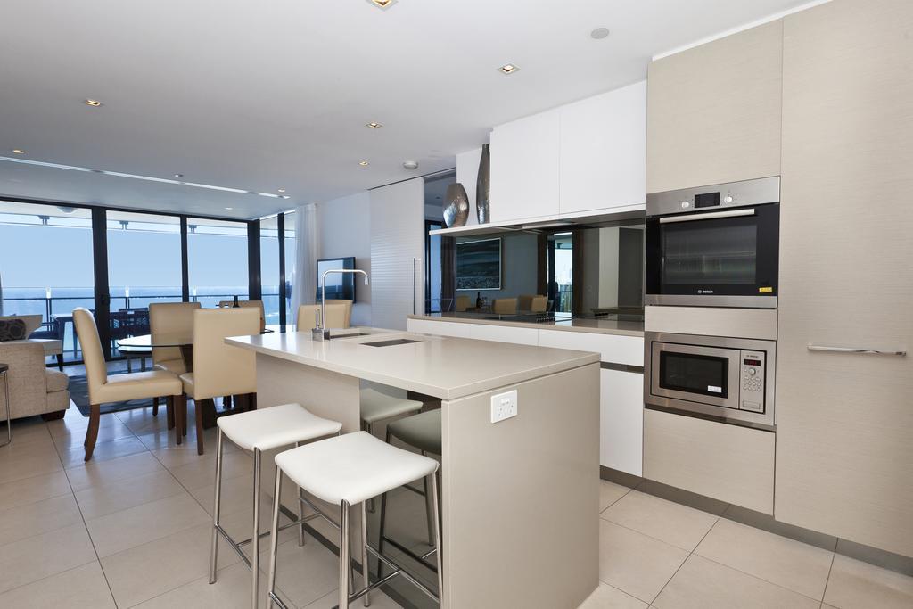 8 The Esplanade Surfers Paradise Apartment