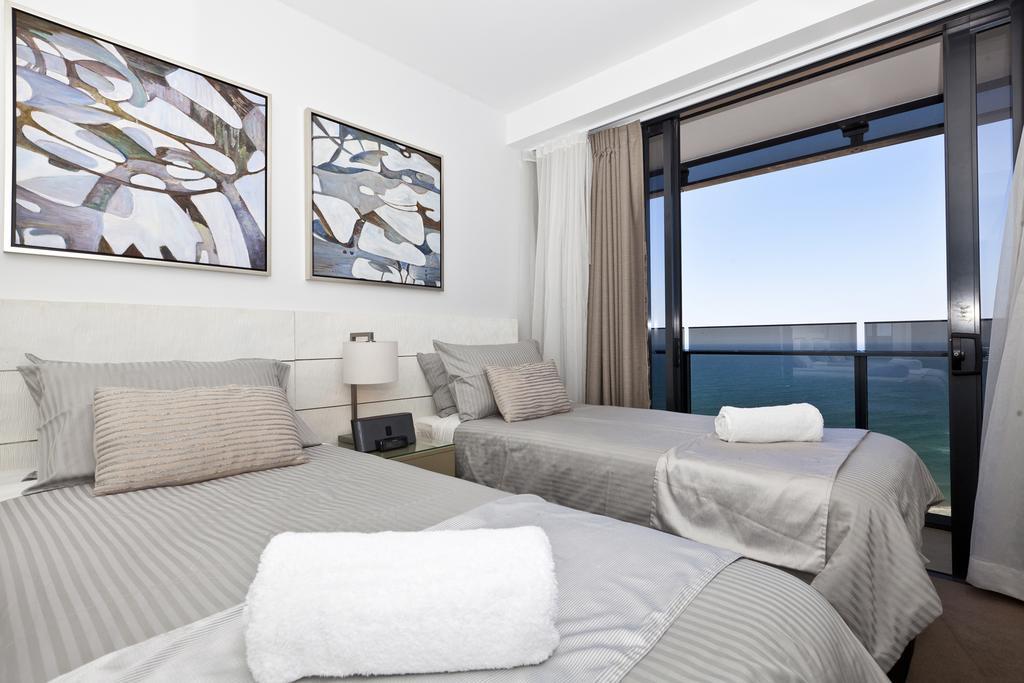 Apartment 8 The Esplanade Surfers Paradise