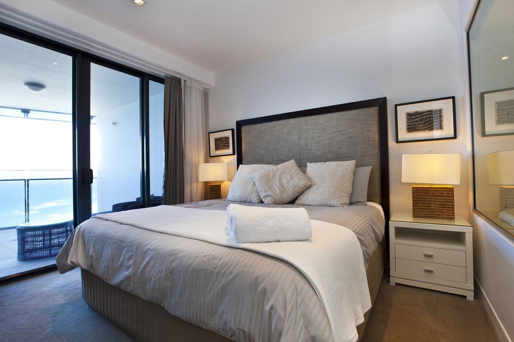 8 The Esplanade Surfers Paradise Apartment
