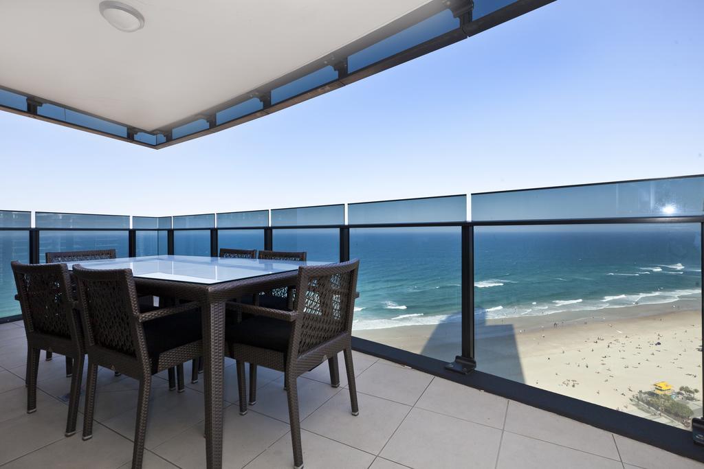 Apartment 8 The Esplanade Surfers Paradise *