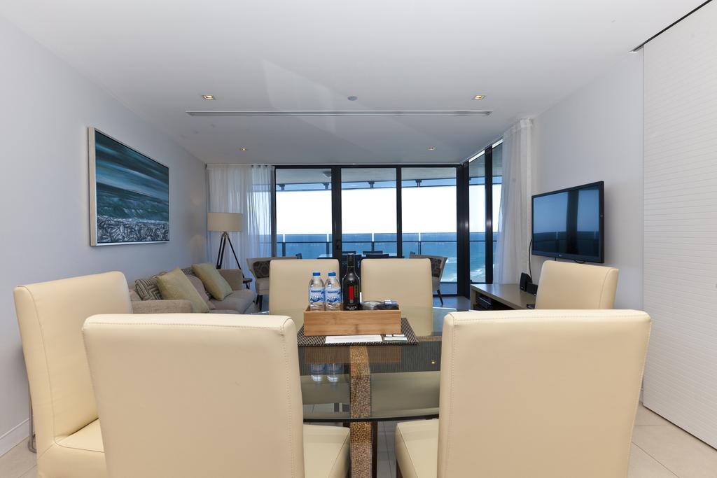 Apartment 8 The Esplanade Surfers Paradise *