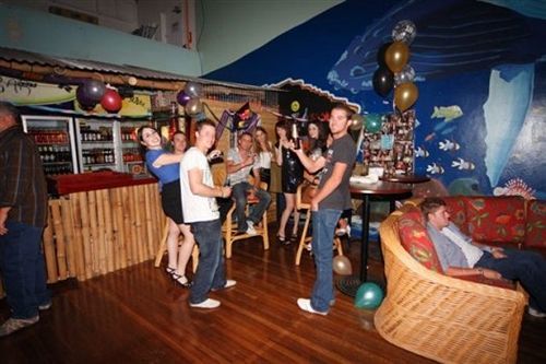 Backpackers In Paradise 18-35 * Gold Coast