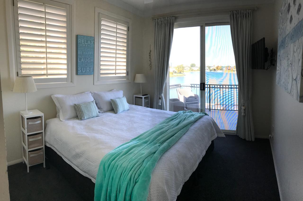 Broadbeach Waterfront Holiday House Gold Coast