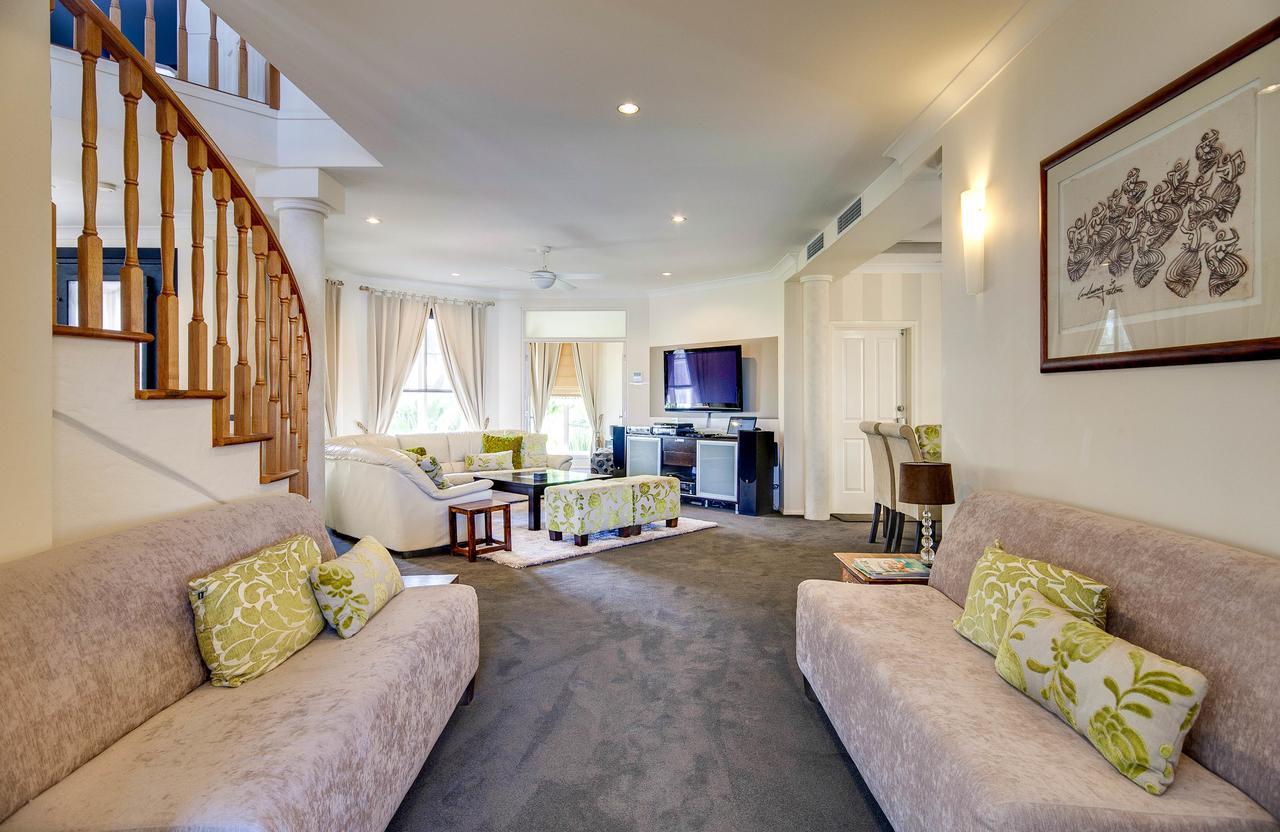 Broadbeach Waterfront Holiday House Holiday home *