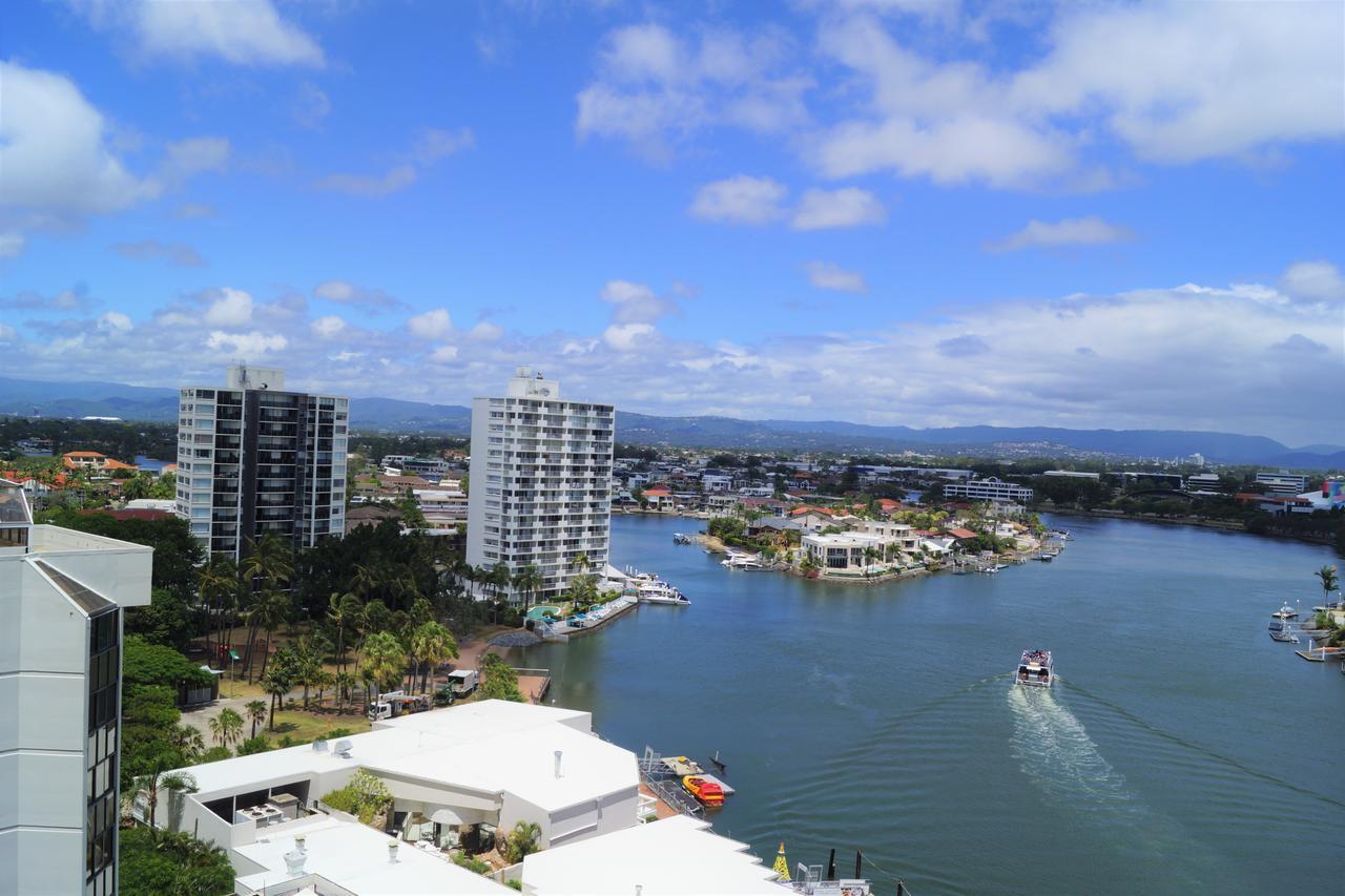 Moorings On Cavill Surfers Paradise