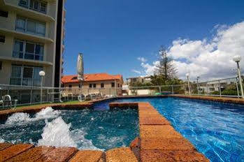 Foreshore Beachfront Aparthotel 3*