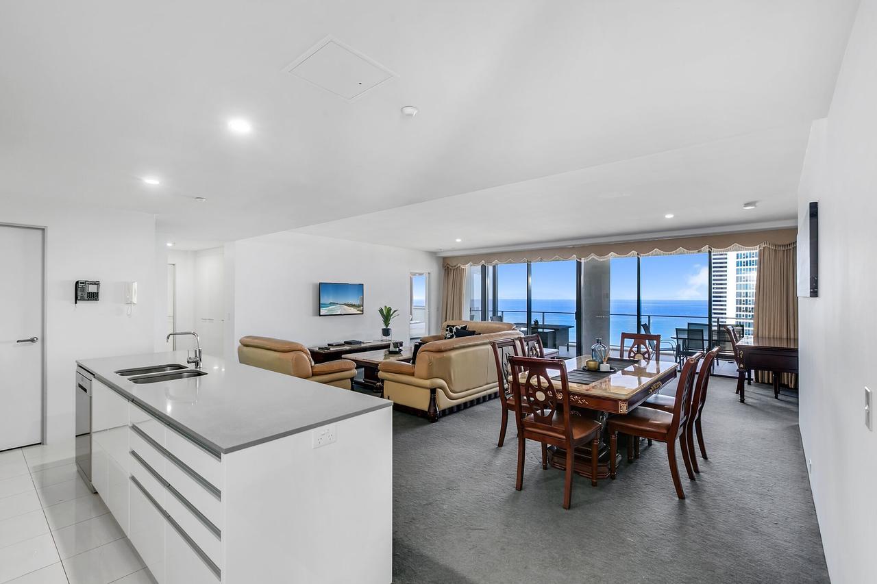 Apartment Circle On Cavill, And Sub Penthouses - We Accommodate *
