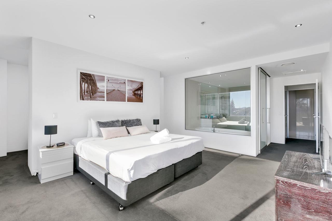 Circle On Cavill, And Sub Penthouses - We Accommodate * Gold Coast