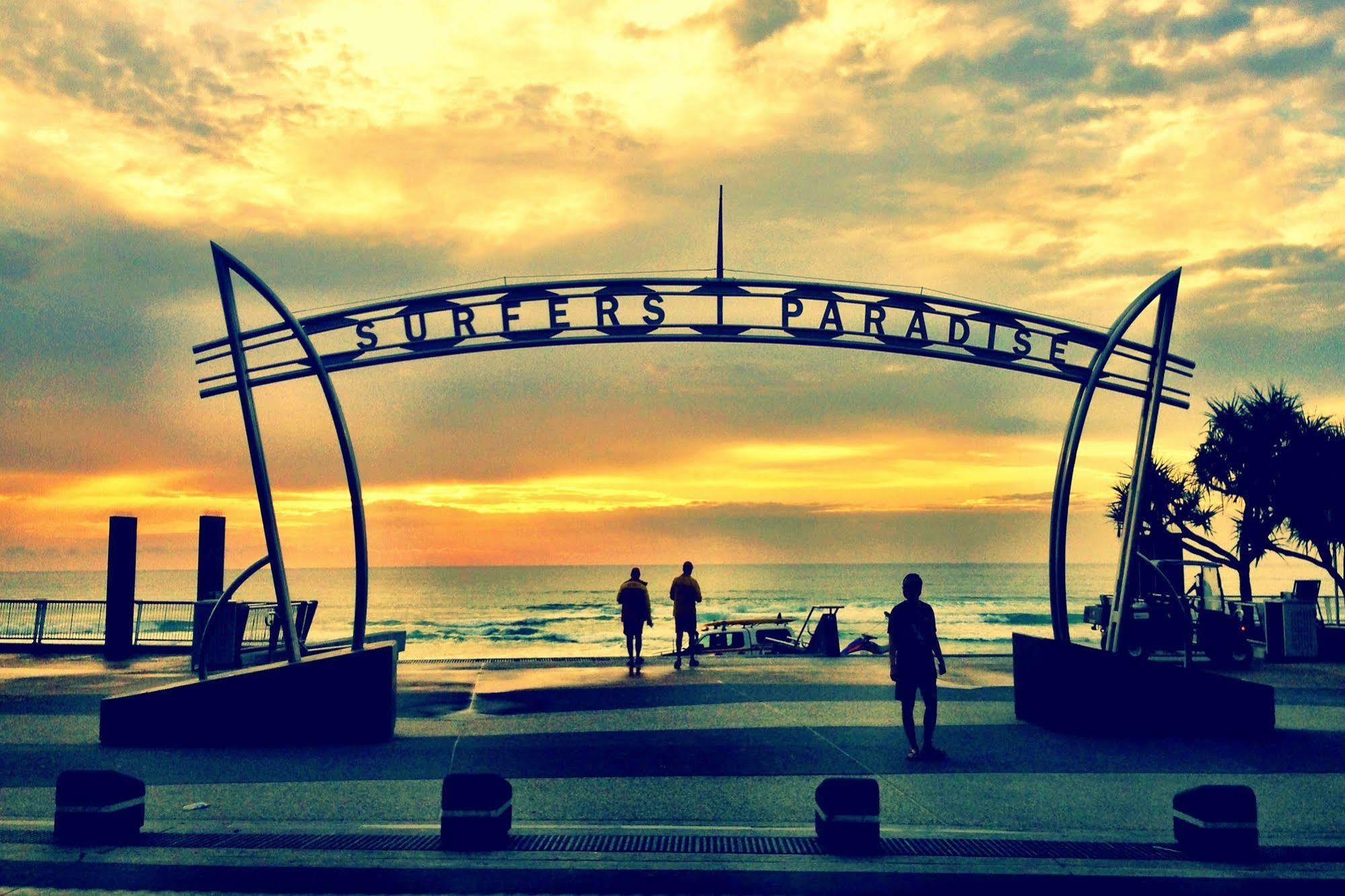 Seacrest Beachfront Surfers Paradise 4*