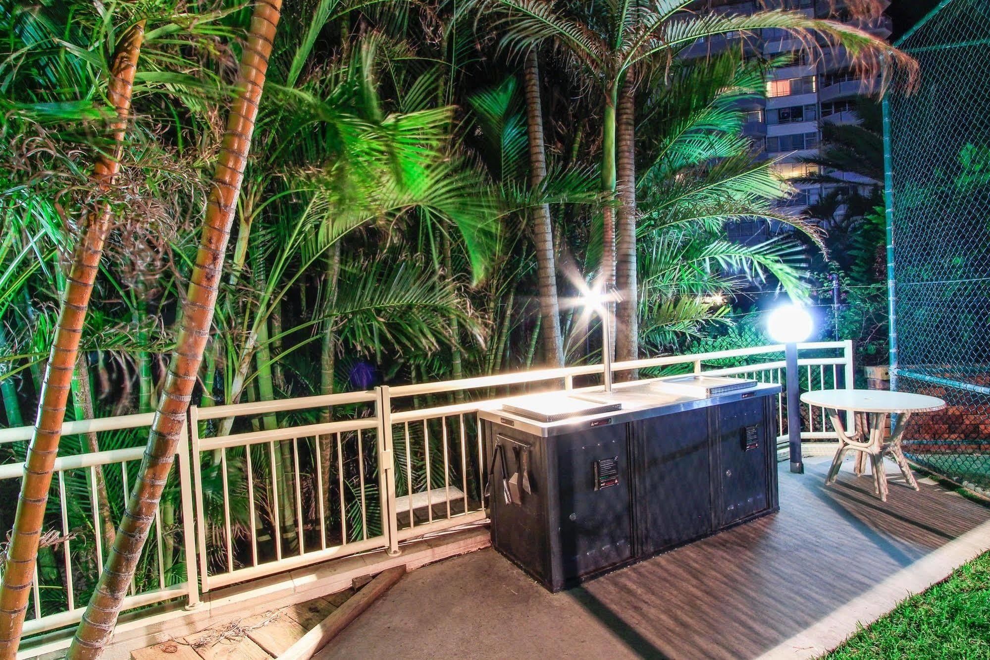 Seacrest Beachfront Surfers Paradise Aparthotel Gold Coast