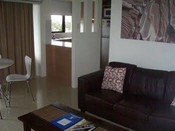 Pacific Broadbeach Aparthotel 4*