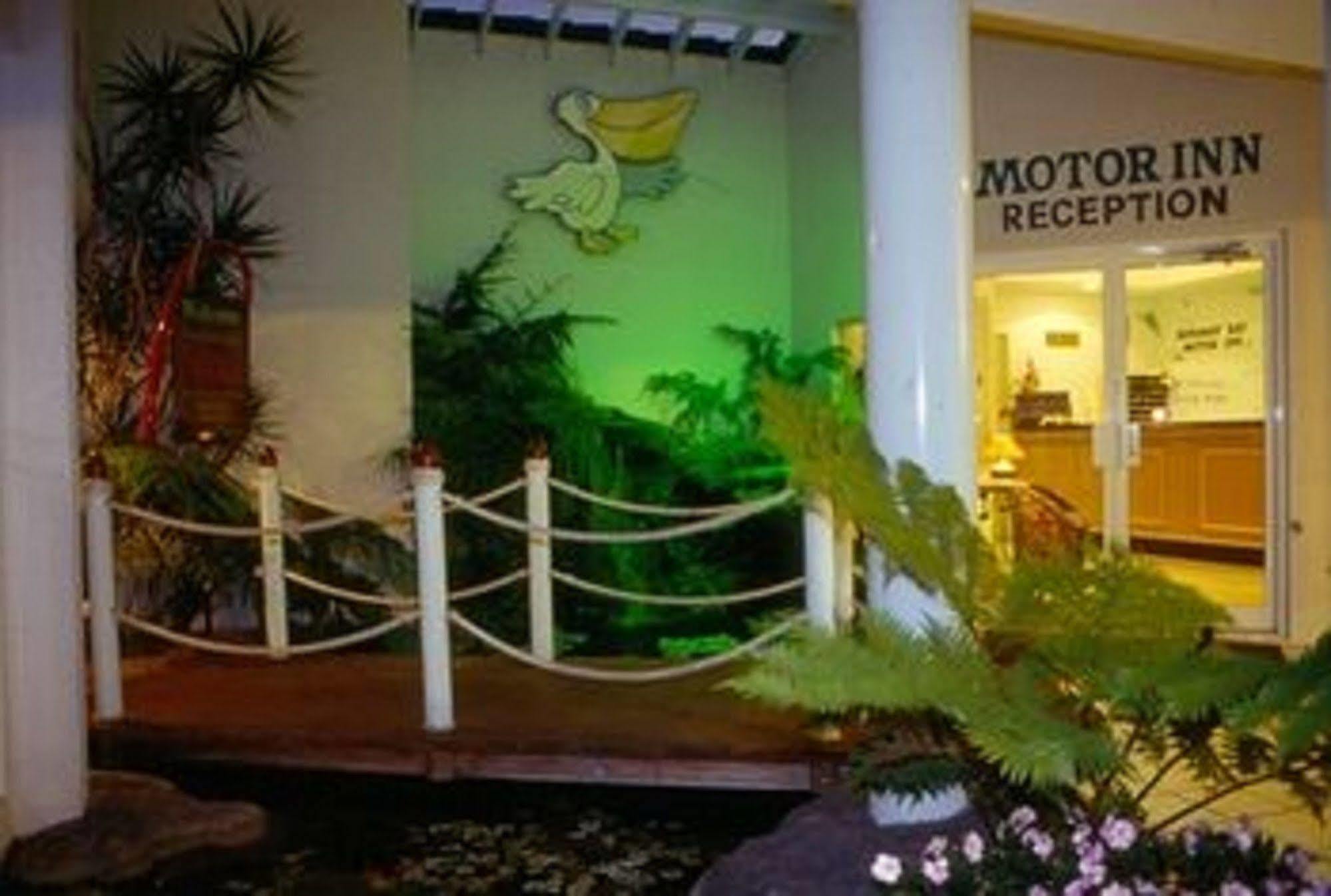 Runaway Bay Motor