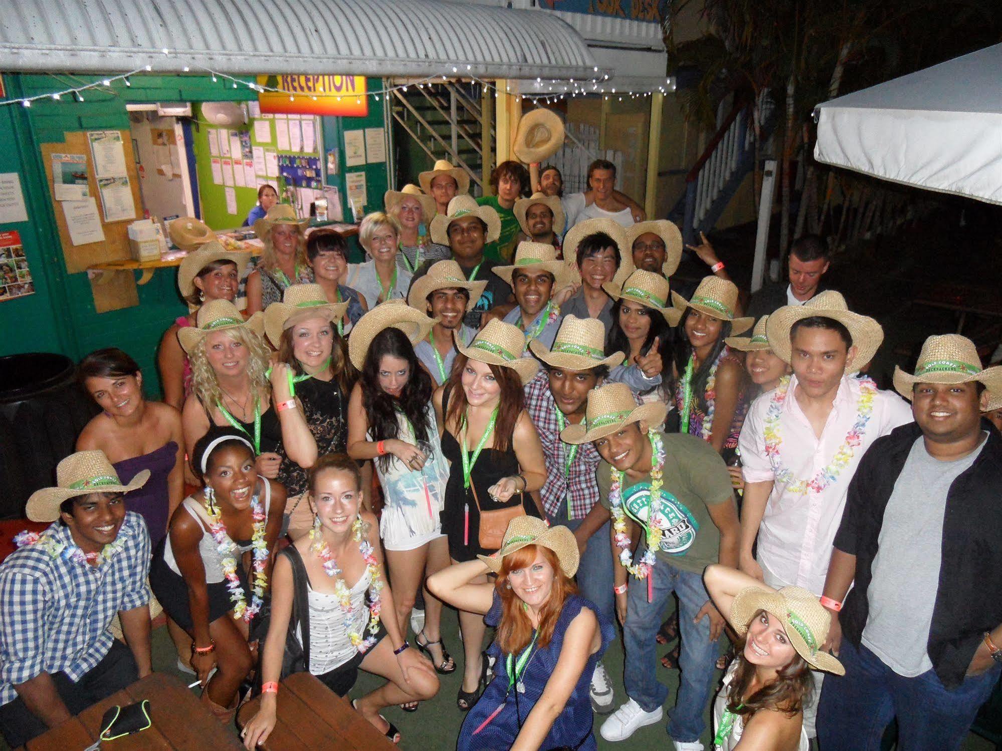 Backpackers In Paradise 18-35
