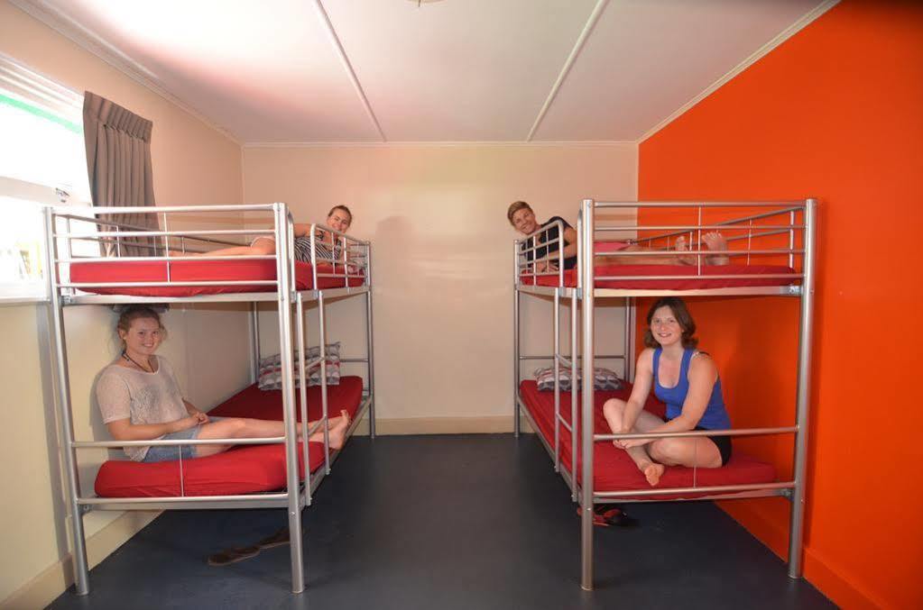 Backpackers In Paradise 18-35 * Gold Coast