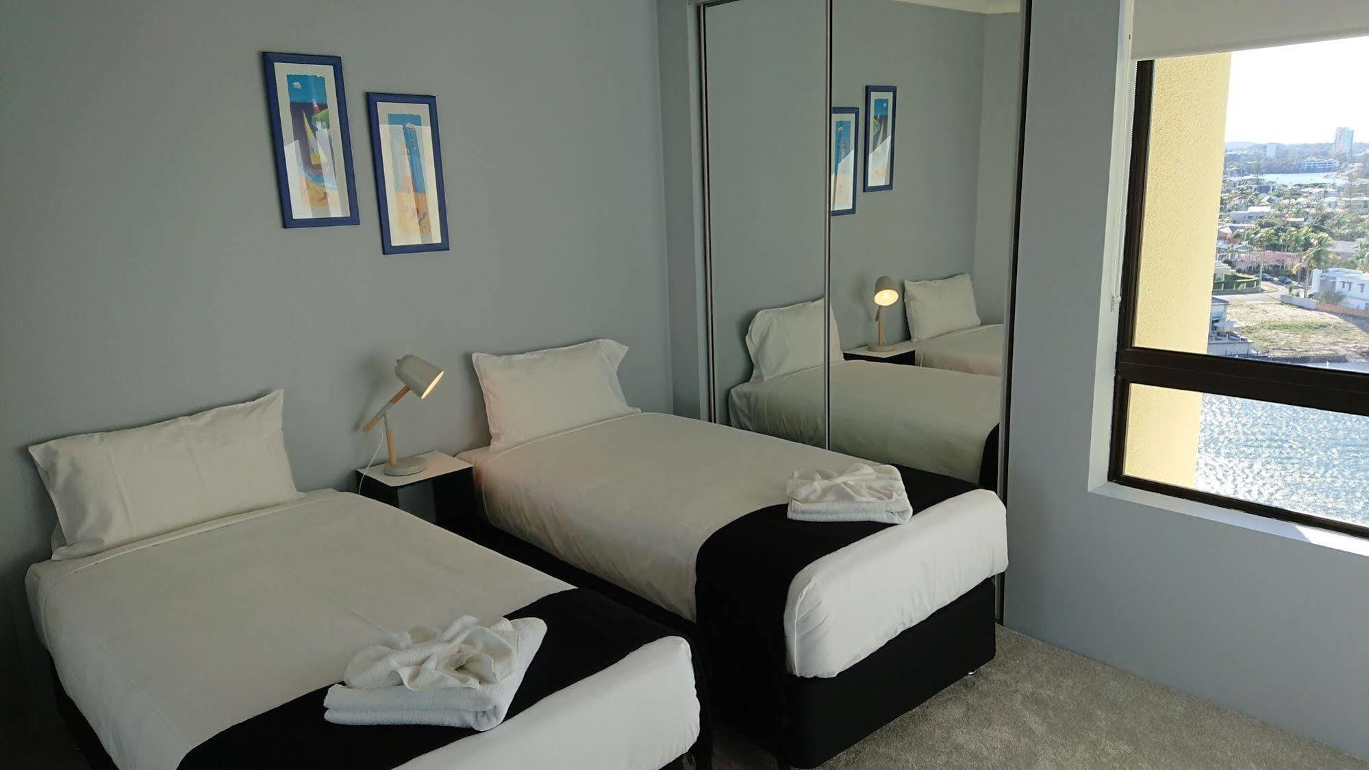 Surfers Hawaiian 3*
