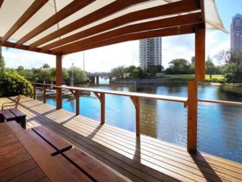 Narrowneck Court 4*
