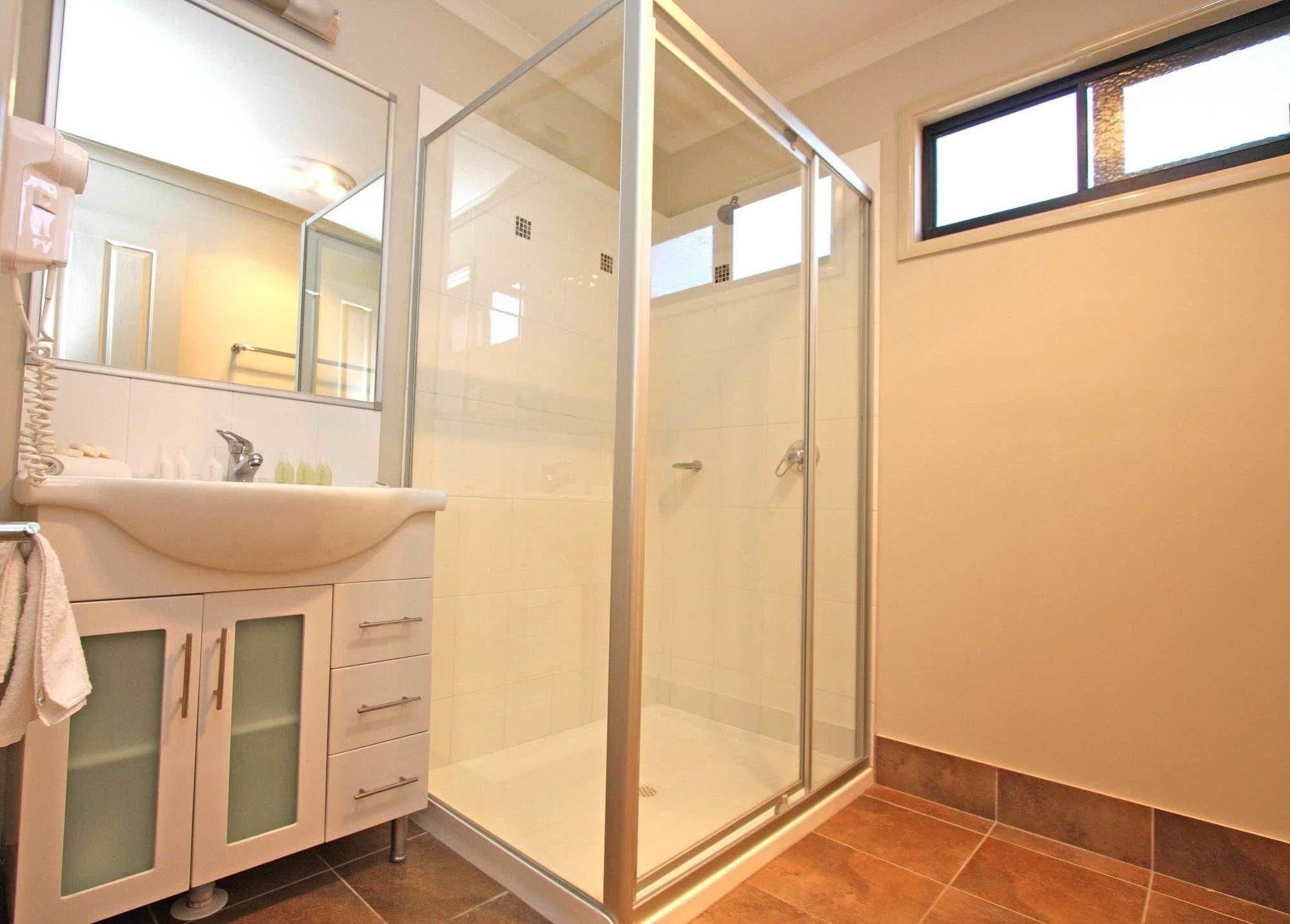 Tallebudgera Creek Tourist Park Hotel 2*