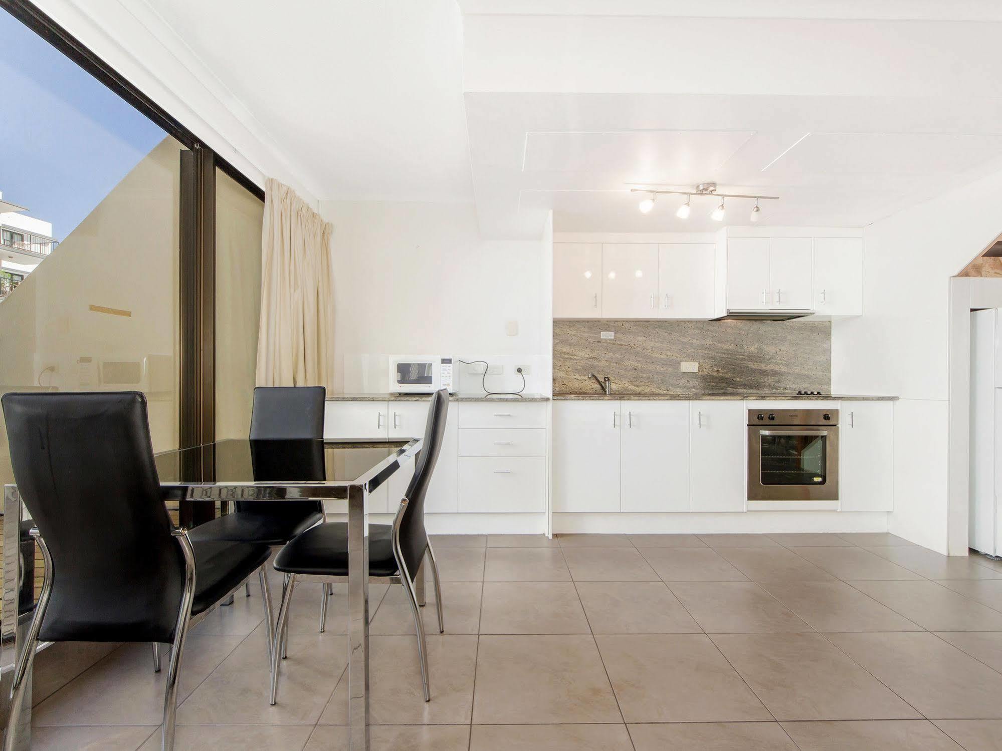 Broadbeach Travel Aparthotel 3*
