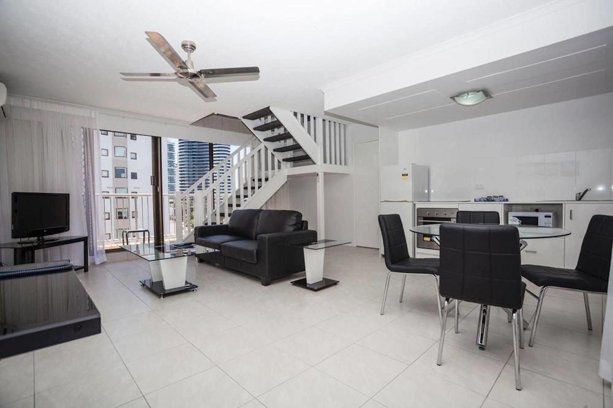 Aparthotel Broadbeach Travel