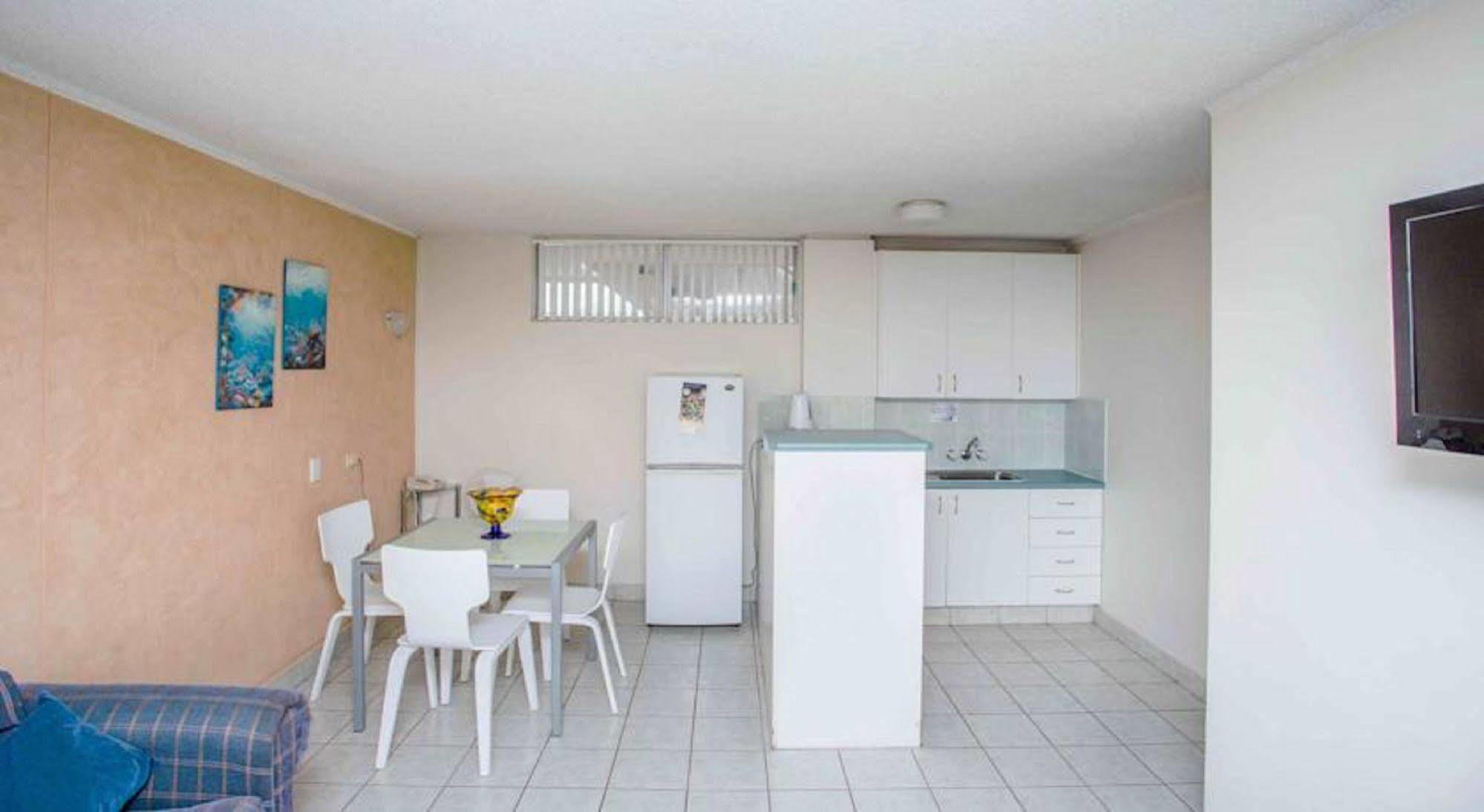 Aparthotel The Shore - Beachfront 3*