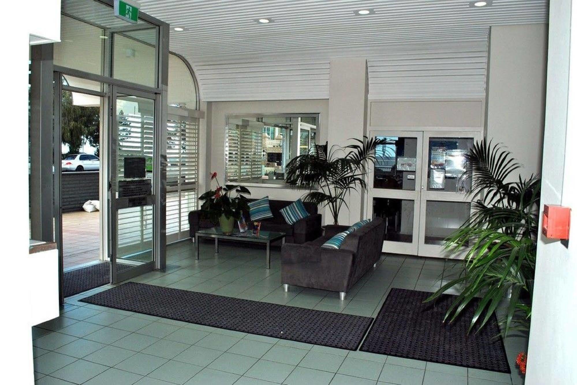 Aparthotel The Shore - Beachfront 3*