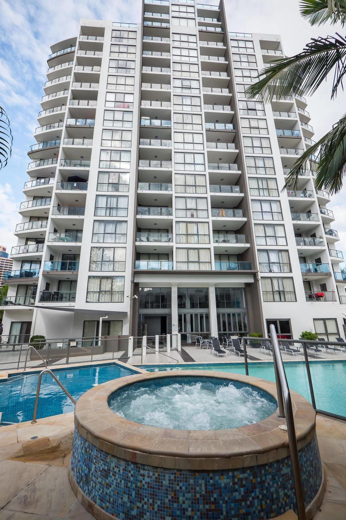 Ipanema Surfers Paradise Resort 4*
